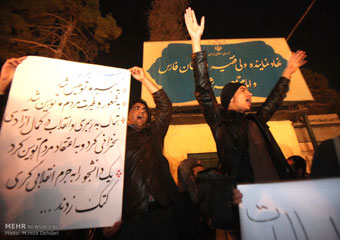 تصاویر/ یک دانشجو را به جرم انقلابی بودن کتک زدند !